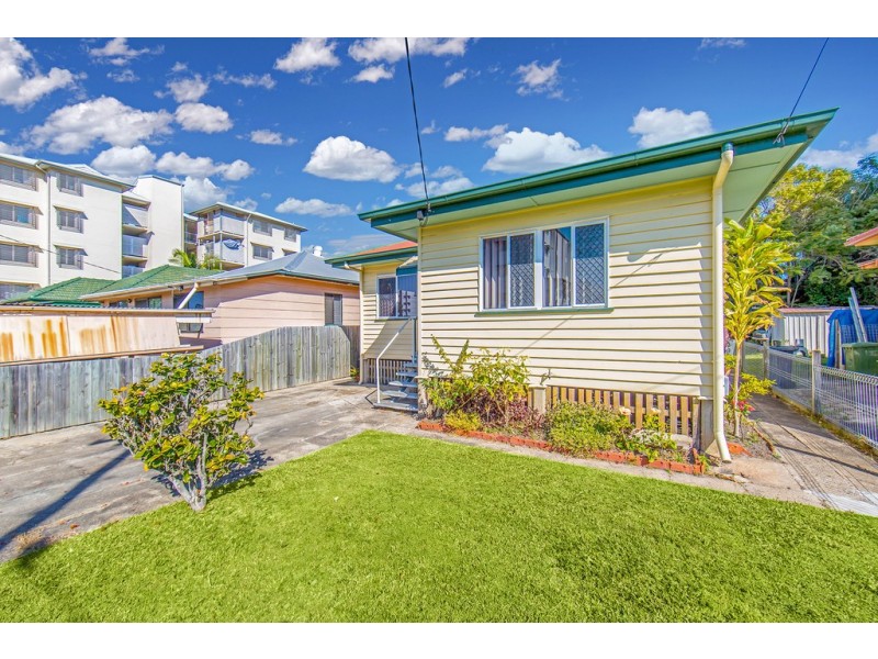 11 Jeffrey Street, Redcliffe QLD 4020