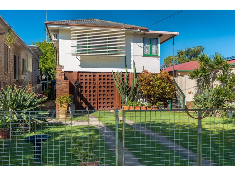 12 McLennan Street, Woody Point QLD 4019