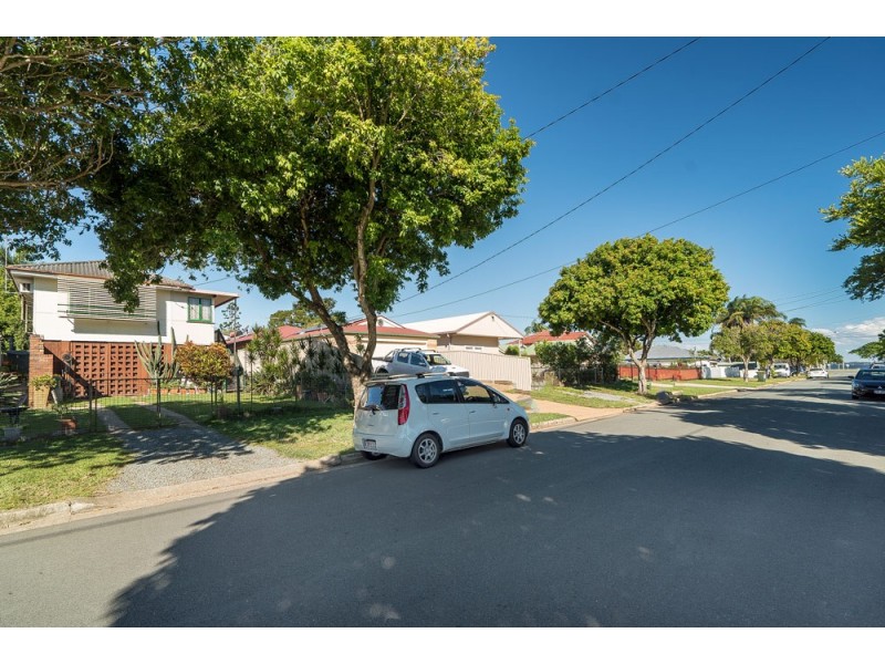 12 McLennan Street, Woody Point QLD 4019