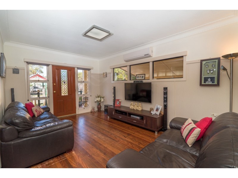 6 Davis Street, Redcliffe QLD 4020