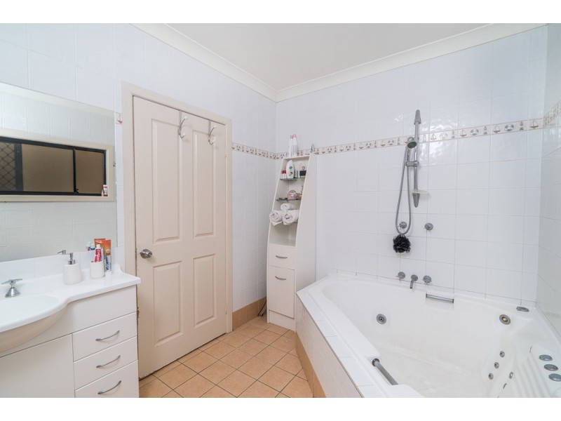 6 Davis Street, Redcliffe QLD 4020