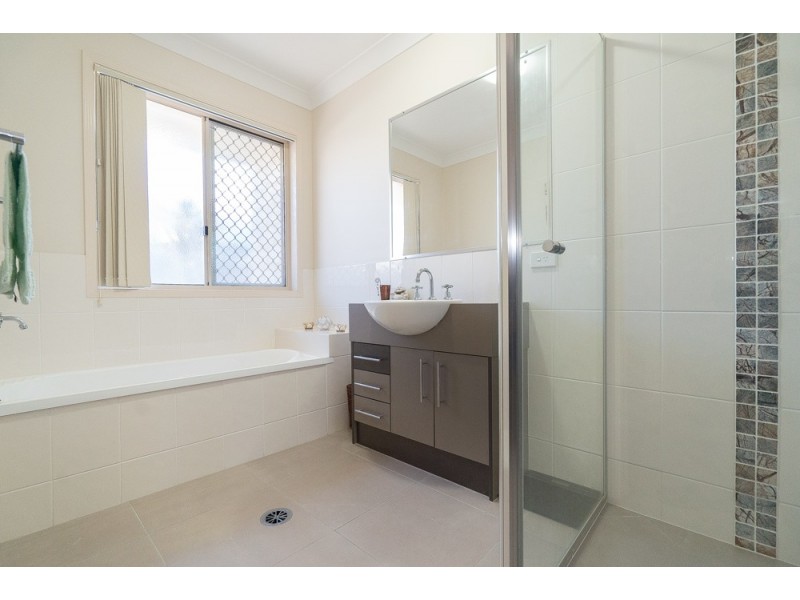 7 Courtney Street East, Rothwell QLD 4022