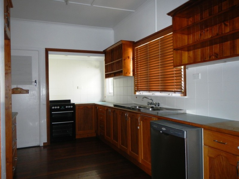 12 Lucas Street, Scarborough QLD 4020