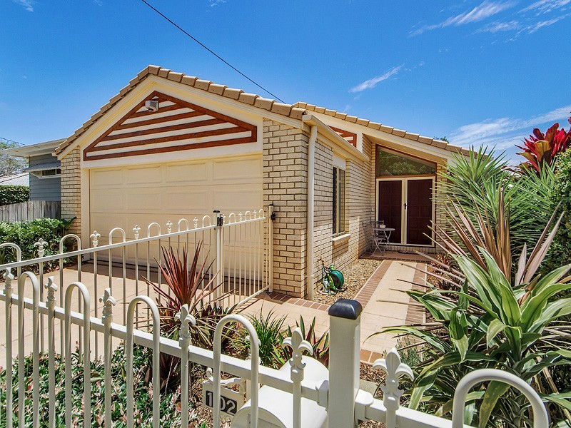 102 Arthur Street, Woody Point QLD 4019