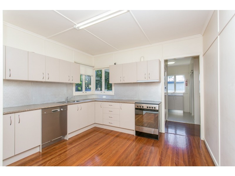 28 Higlett Street, Scarborough QLD 4020