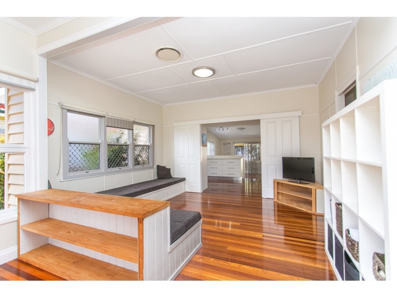 35 Sydney Street, Redcliffe QLD 4020