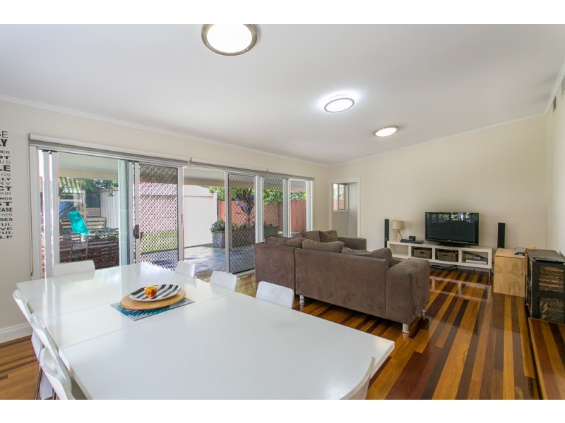 35 Sydney Street, Redcliffe QLD 4020