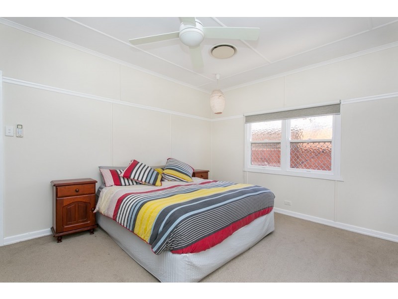 35 Sydney Street, Redcliffe QLD 4020