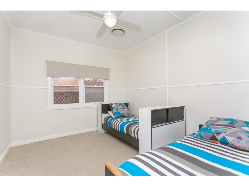 35 Sydney Street, Redcliffe QLD 4020