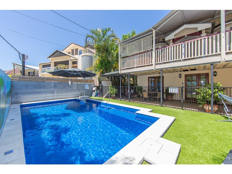 21 Thurecht Parade, Scarborough QLD 4020