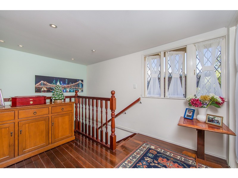 21 Thurecht Parade, Scarborough QLD 4020