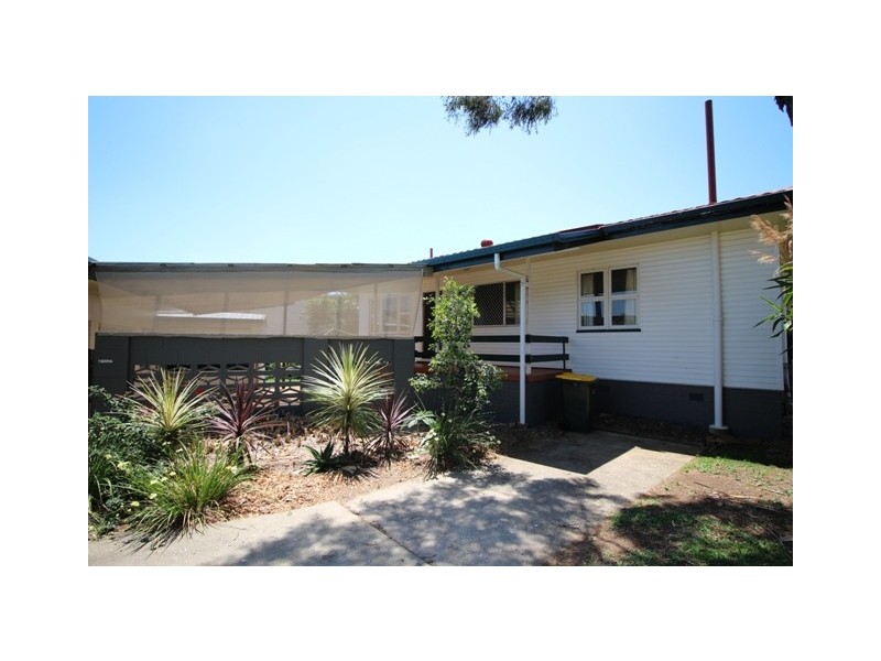 1a Blakeney Street, Woody Point QLD 4019
