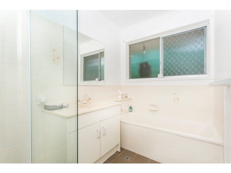 42 Shea Street, Scarborough QLD 4020