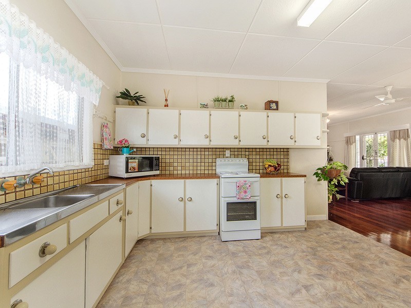 4 Mein Street, Scarborough QLD 4020