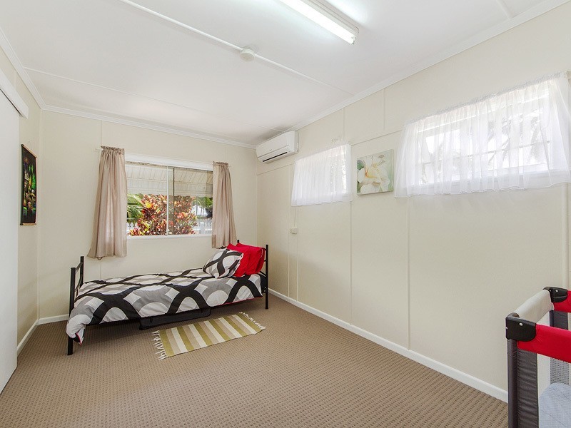 4 Mein Street, Scarborough QLD 4020