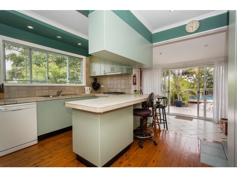 27 Deans Street West, Clontarf QLD 4019