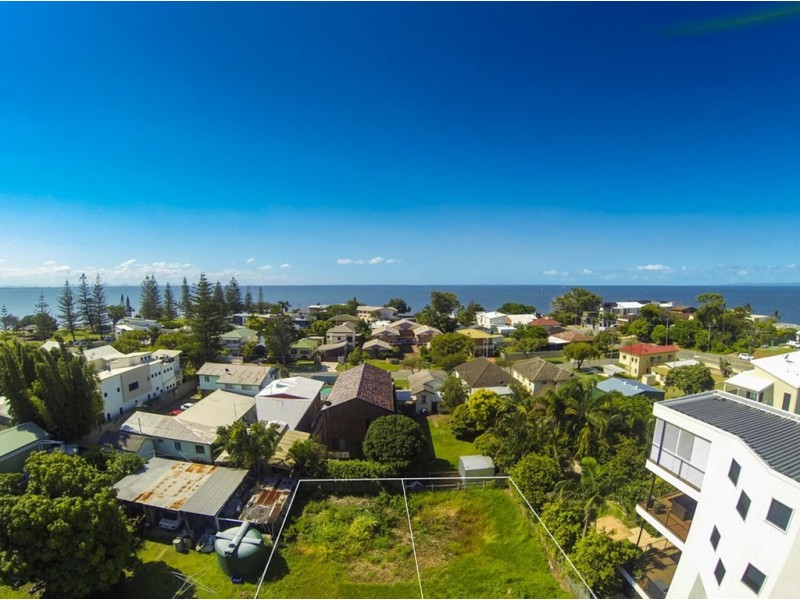 6 Fourth Avenue, Scarborough QLD 4020