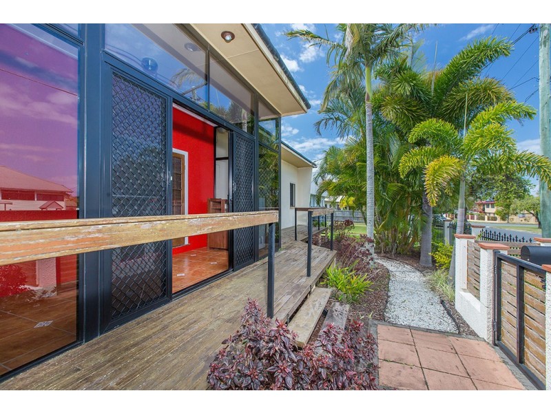 12 Redbank Road, Redcliffe QLD 4020