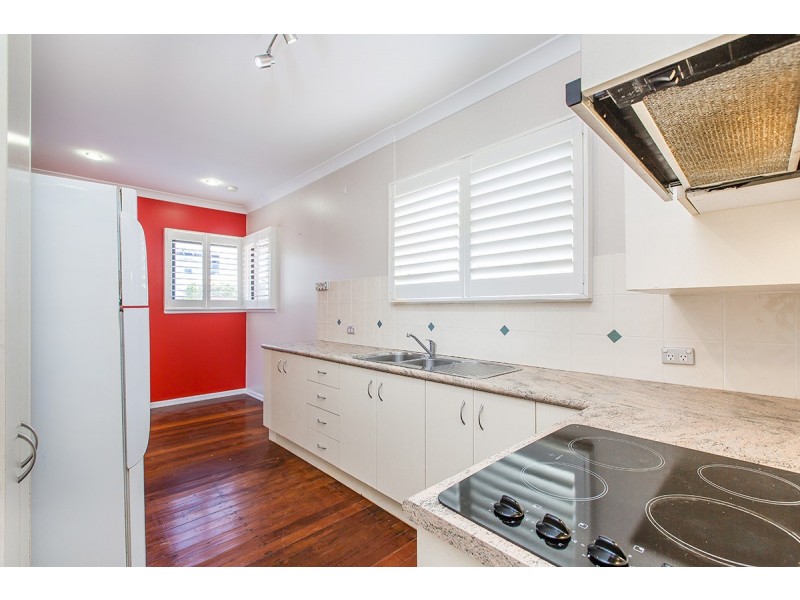 12 Redbank Road, Redcliffe QLD 4020