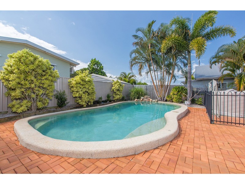 12 Redbank Road, Redcliffe QLD 4020