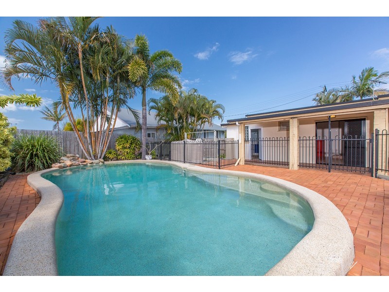 12 Redbank Road, Redcliffe QLD 4020