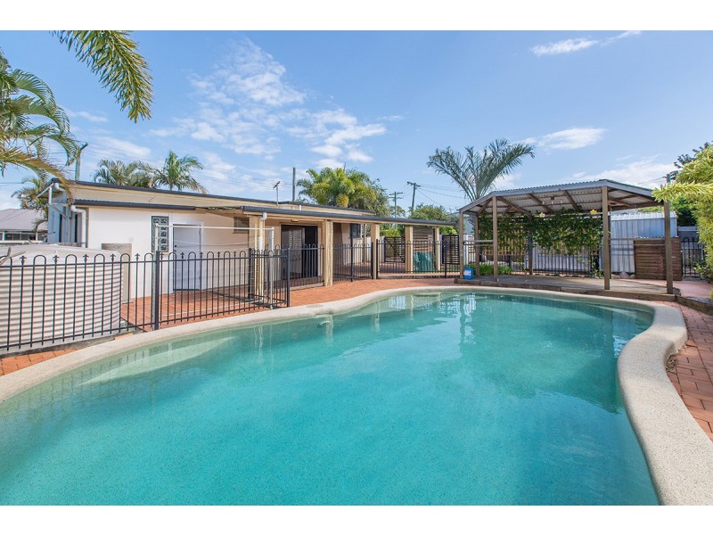 12 Redbank Road, Redcliffe QLD 4020