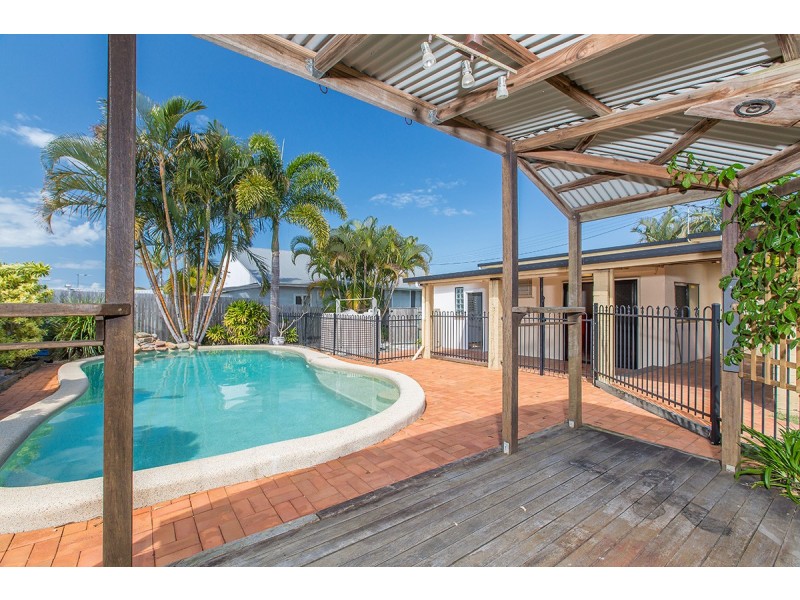 12 Redbank Road, Redcliffe QLD 4020