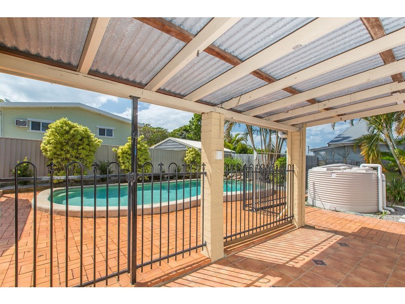 12 Redbank Road, Redcliffe QLD 4020