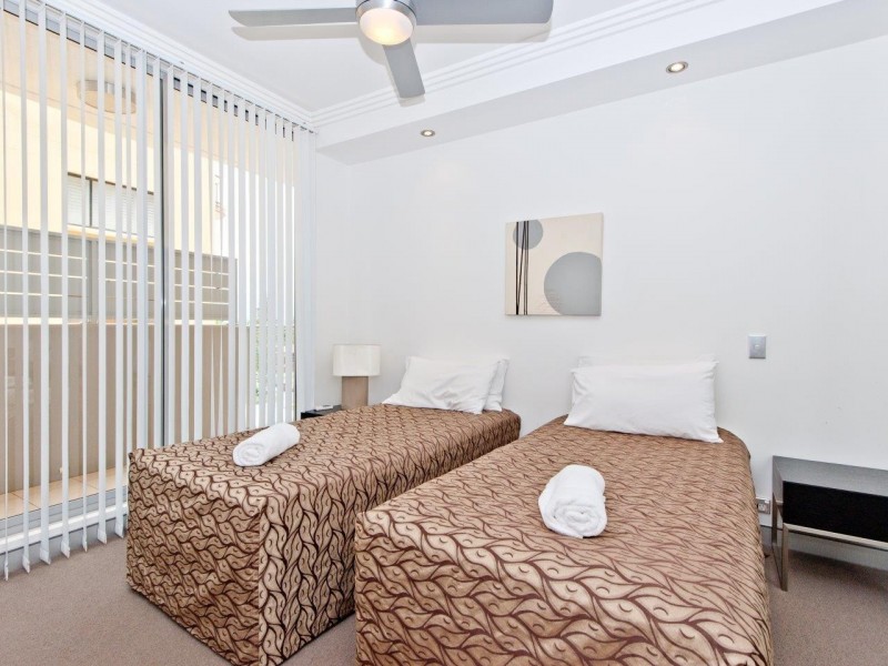 25/83 Marine Parade, Redcliffe QLD 4020