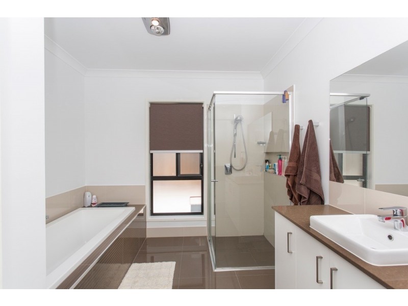 3 Roma Street, Scarborough QLD 4020