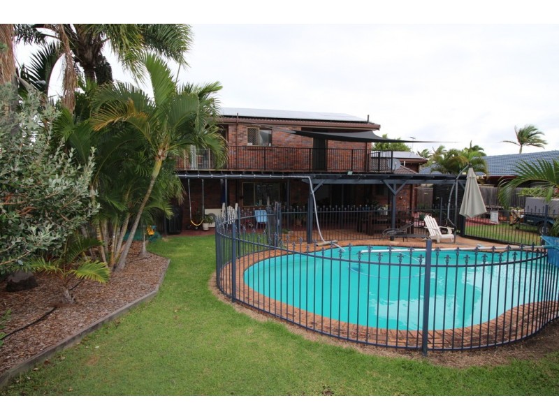 25 Southern Cross Drive, Newport QLD 4020