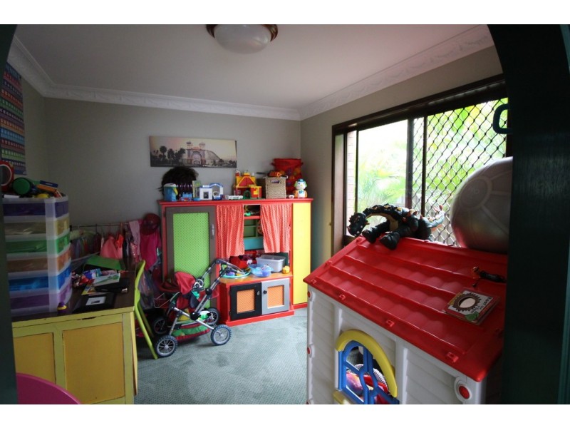 25 Southern Cross Drive, Newport QLD 4020