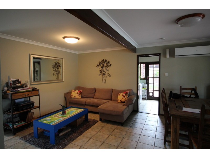 25 Southern Cross Drive, Newport QLD 4020
