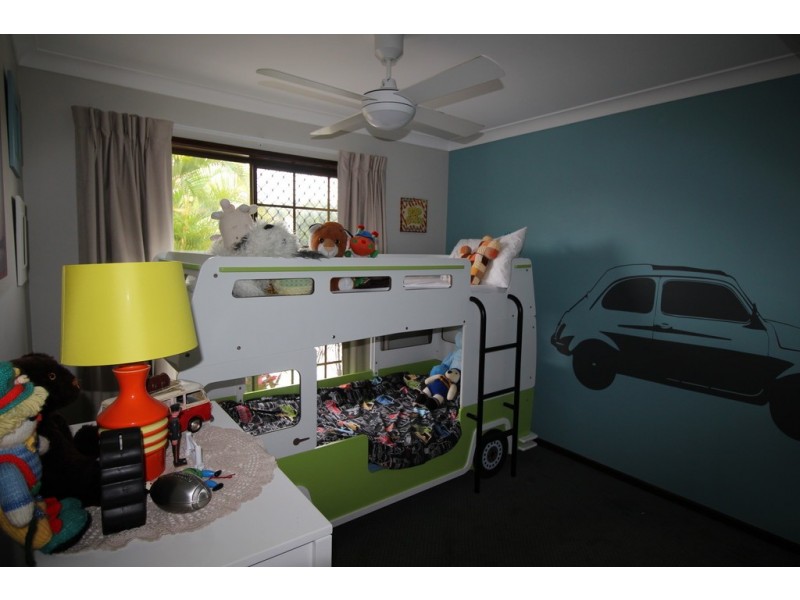 25 Southern Cross Drive, Newport QLD 4020