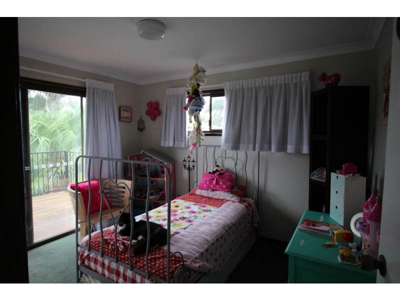 25 Southern Cross Drive, Newport QLD 4020