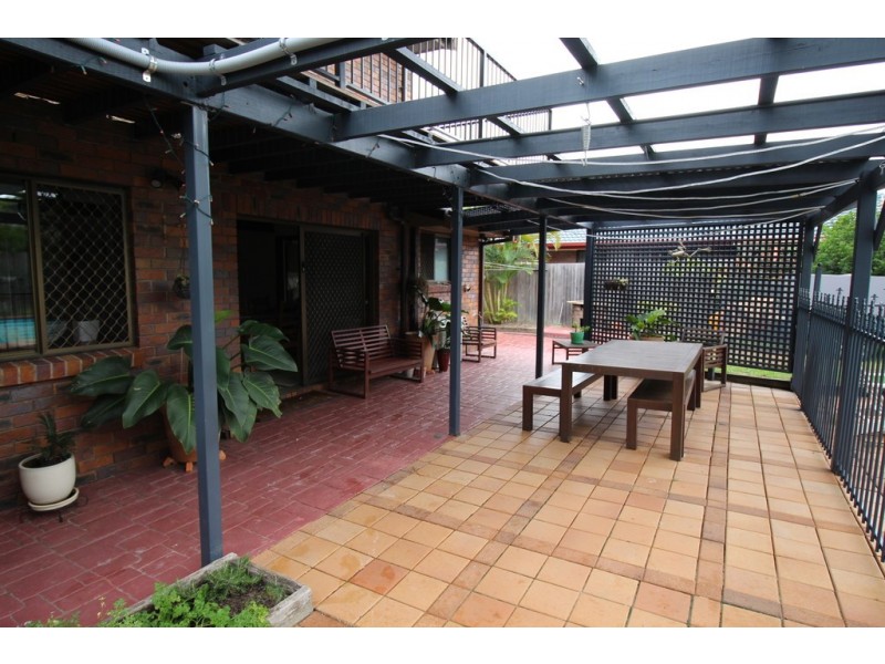 25 Southern Cross Drive, Newport QLD 4020