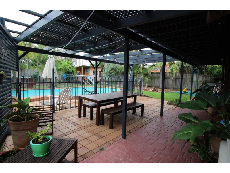 25 Southern Cross Drive, Newport QLD 4020