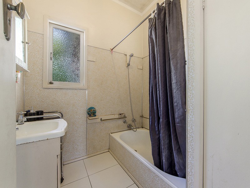 12 Ralph Street, Clontarf QLD 4019