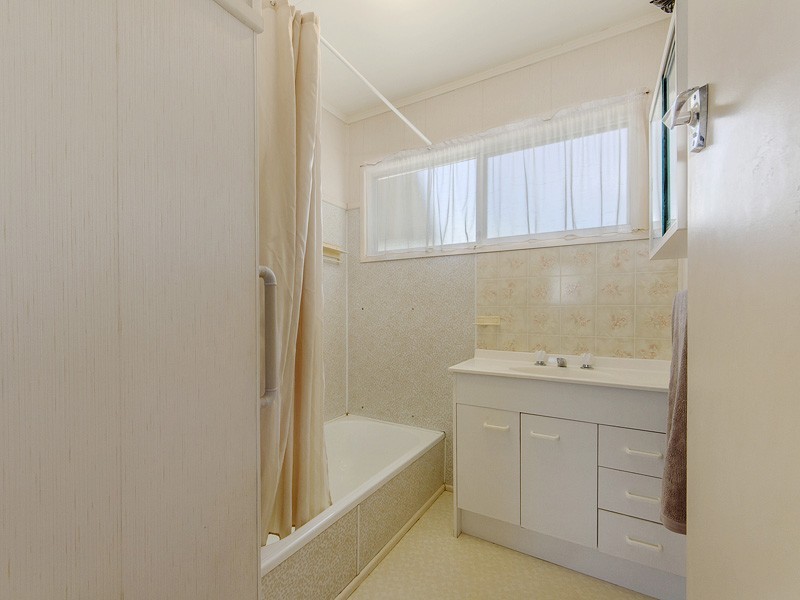 115 Scarborough Road, Redcliffe QLD 4020