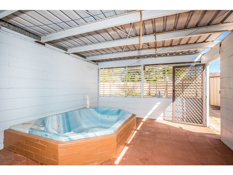 39 Oyster Point Esplanade, Newport QLD 4020