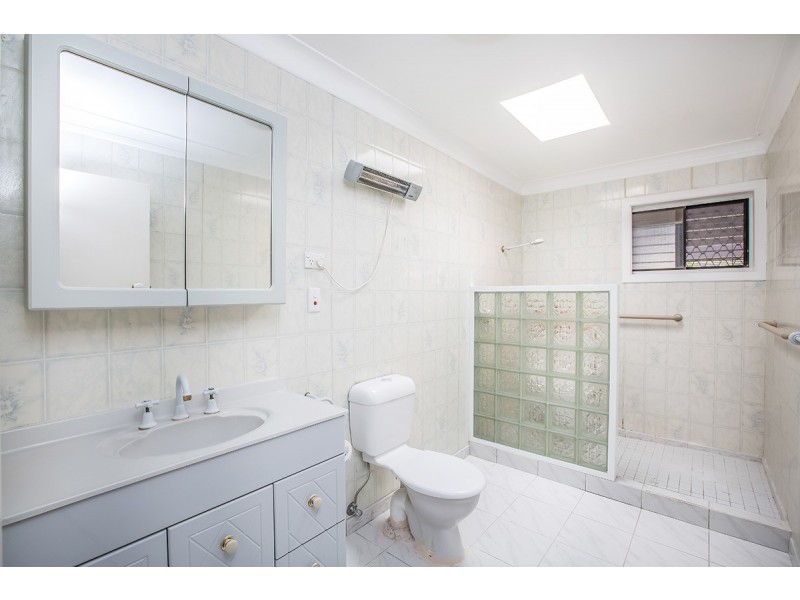 39 Oyster Point Esplanade, Newport QLD 4020