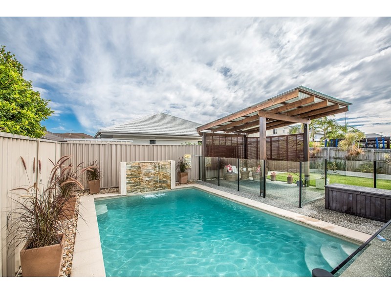 8 Skandia Court, Newport QLD 4020