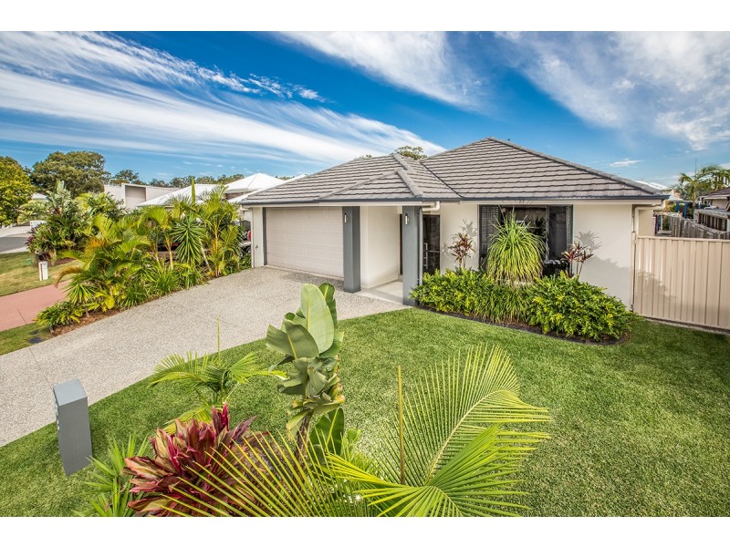 8 Skandia Court, Newport QLD 4020