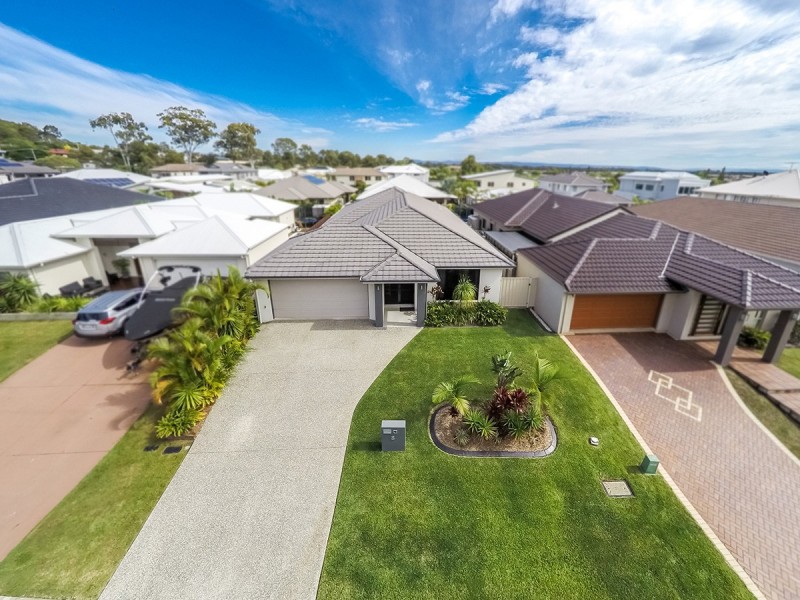 8 Skandia Court, Newport QLD 4020