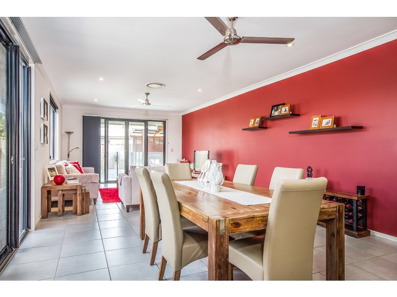 8 Skandia Court, Newport QLD 4020