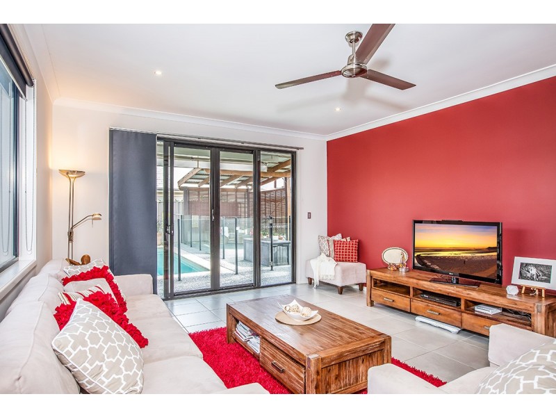 8 Skandia Court, Newport QLD 4020