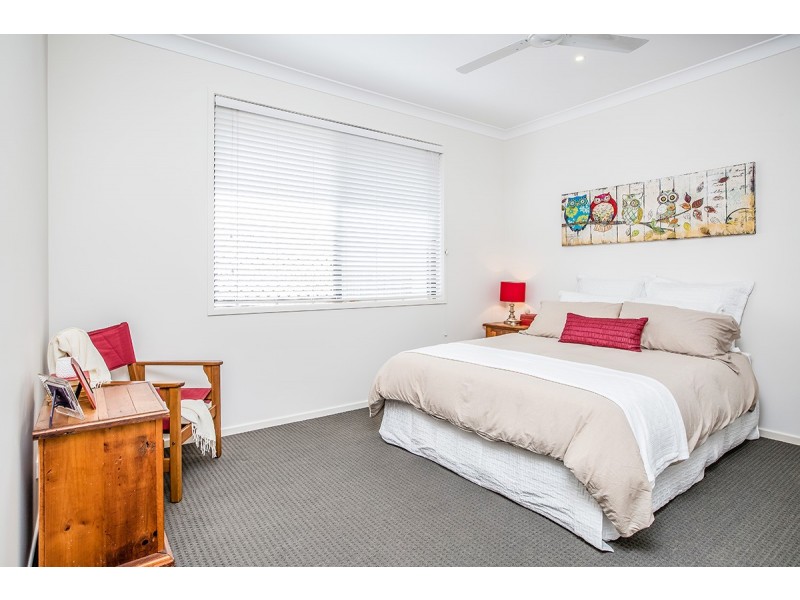 8 Skandia Court, Newport QLD 4020