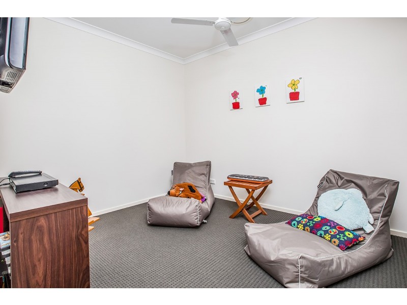 8 Skandia Court, Newport QLD 4020