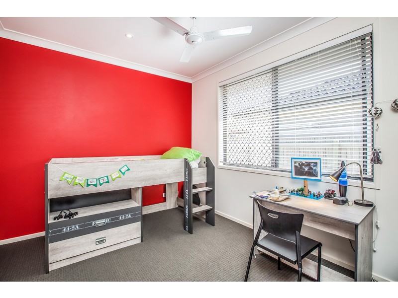 8 Skandia Court, Newport QLD 4020
