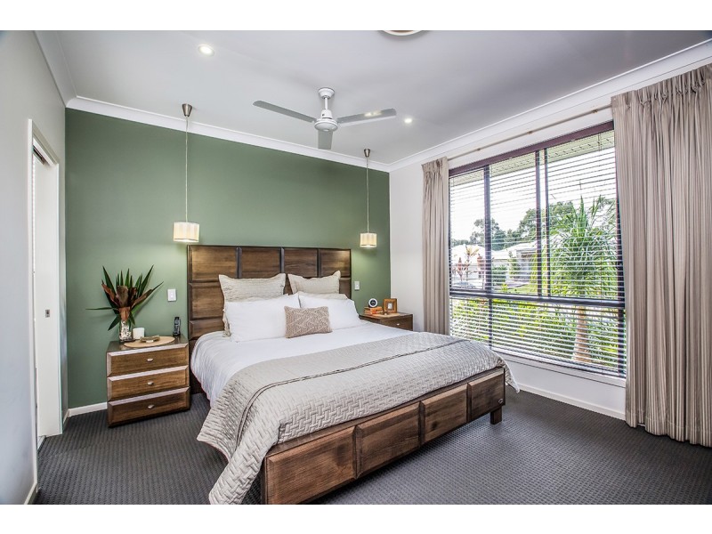 8 Skandia Court, Newport QLD 4020
